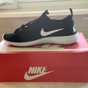 Nike Women’s Juvenate